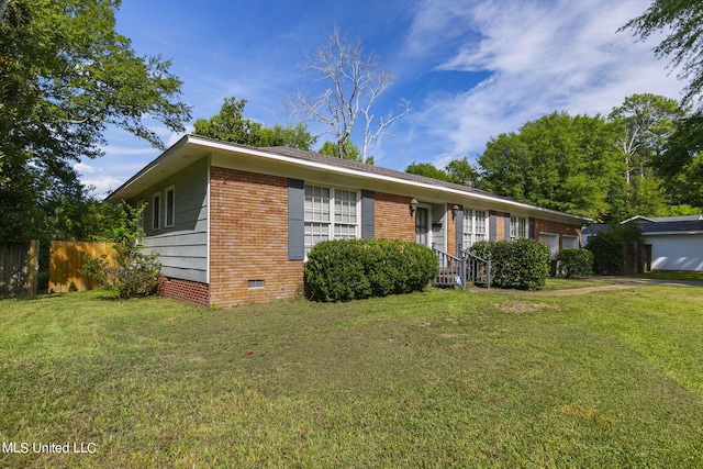 ranch-style house featuring a front lawn