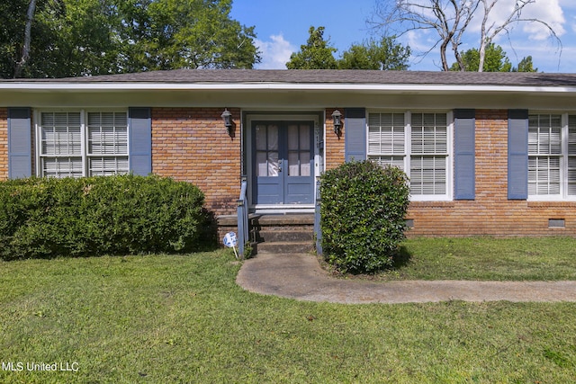 view of front of house featuring a front lawn