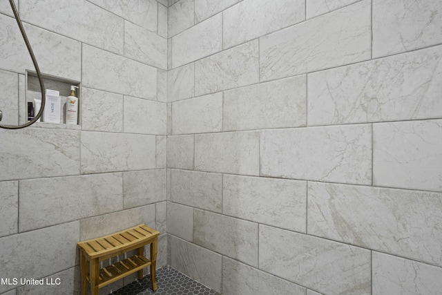 details featuring tiled shower