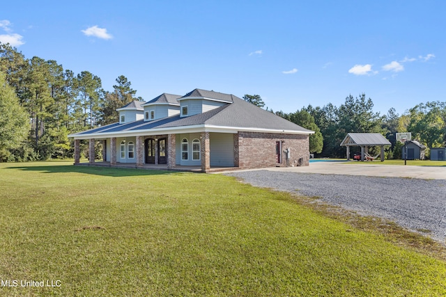 view of front of house featuring a porch and a front lawn