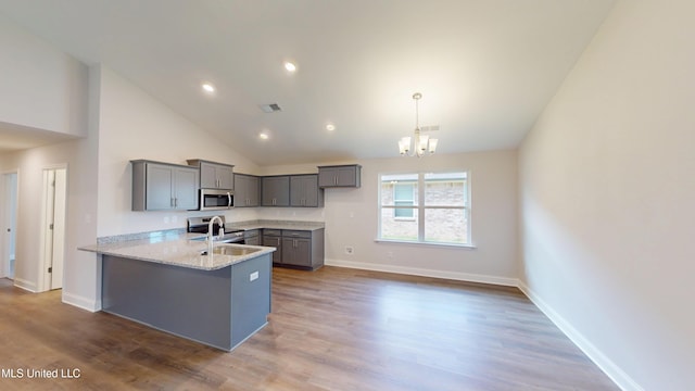 7908 Gardendale Dr, Olive Branch, MS 38654 - kitchen featuring a peninsula, an inviting chandelier, stainless steel appliances, visible vents, and gray cabinetry