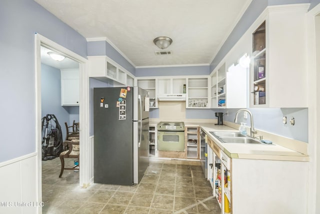 108 Fairdale Pl, Brandon, MS 39042 - kitchen featuring freestanding refrigerator, range, under cabinet range hood, open shelves, and light countertops
