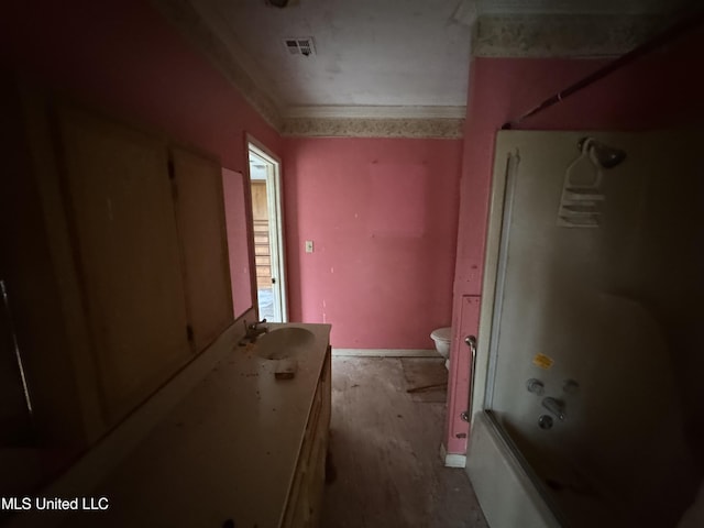 2920 Miller Ave, Natchez, MS 39120 - hallway with a sink and baseboards