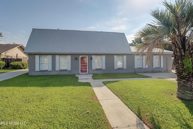 view of front of home with a front lawn