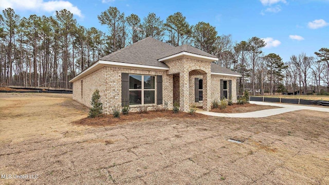 view of front of home featuring a front lawn