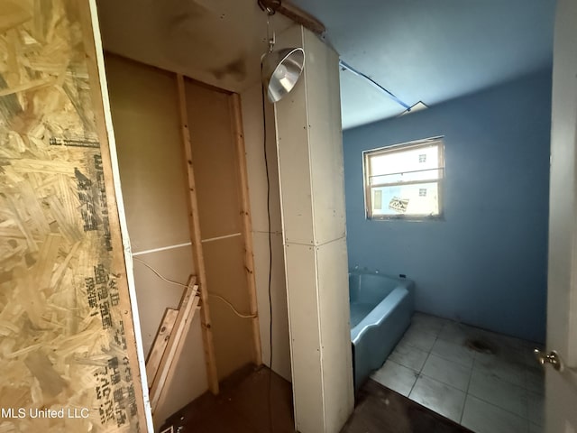 111 Muzzi Rd, Shaw, MS 38773 - full bath with a tub to relax in