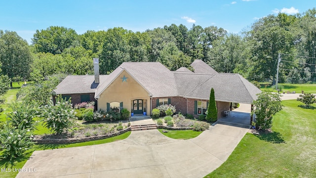 view of front of home featuring a front yard