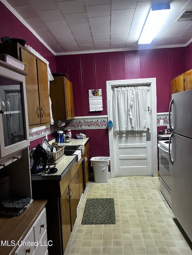 742 Brandon Ave, Jackson, MS 39209 - kitchen featuring freestanding refrigerator, electric range, and crown molding