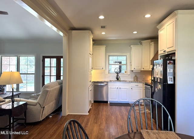 4 Bayou Ln, Natchez, MS 39120 - kitchen featuring visible vents, a sink, open floor plan, freestanding refrigerator, and dishwasher
