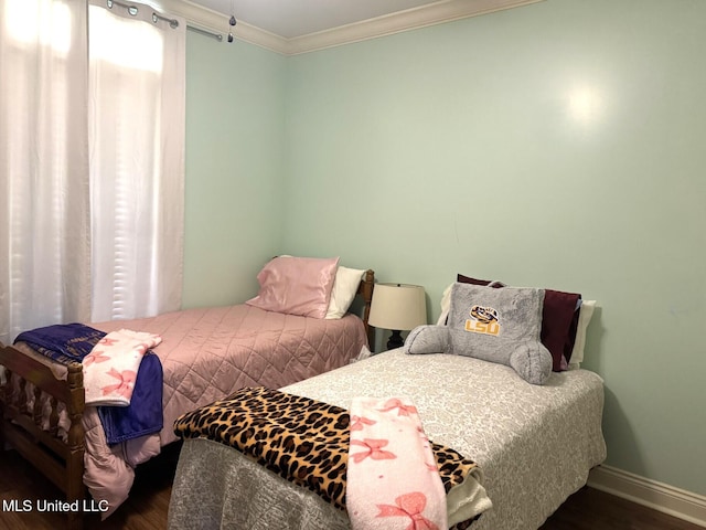4 Bayou Ln, Natchez, MS 39120 - bedroom featuring crown molding, wood finished floors, and baseboards
