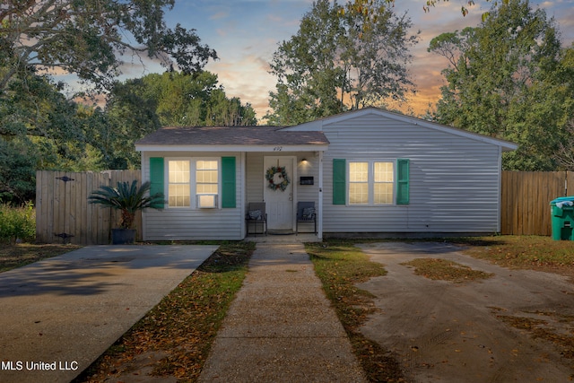 view of front of property