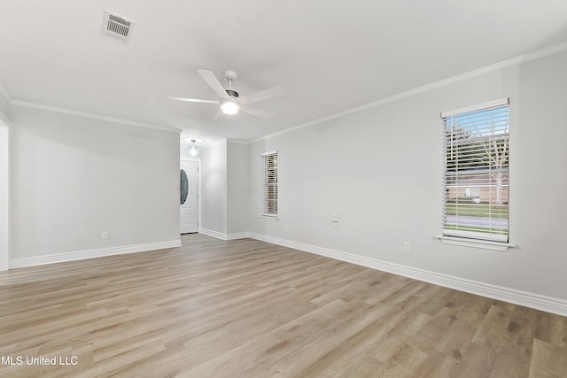 empty room featuring crown molding, light hardwood / wood-style floors, and ceiling fan