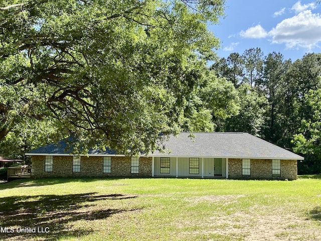 ranch-style house featuring a front lawn and stone siding