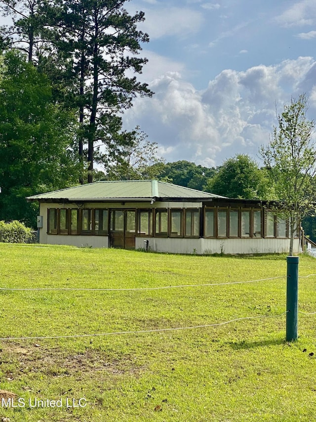 view of front of home with a front yard