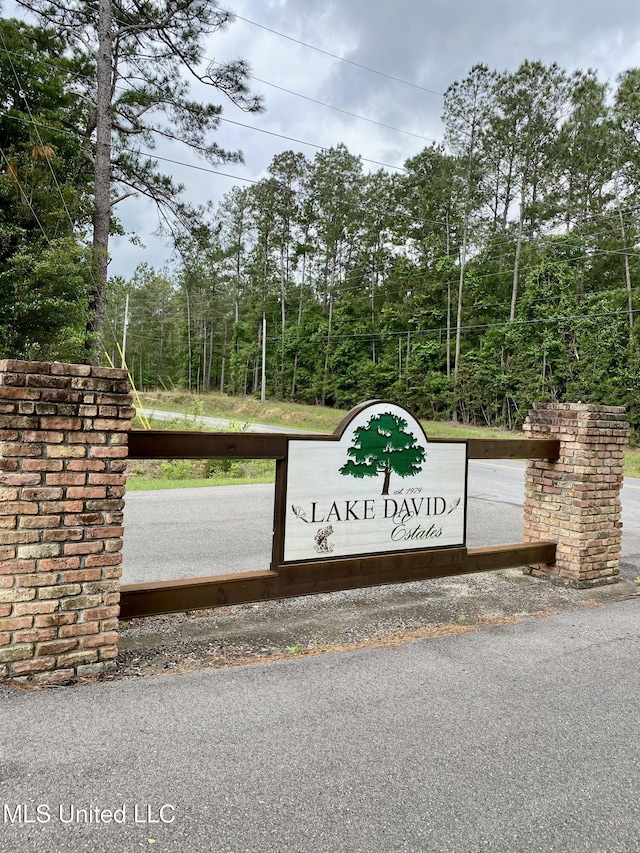 view of community / neighborhood sign