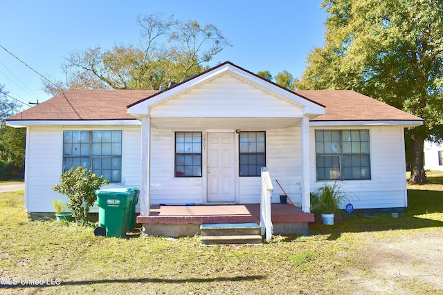 2201 15th Ave, Gulfport, MS 39501 - bungalow-style home featuring a porch