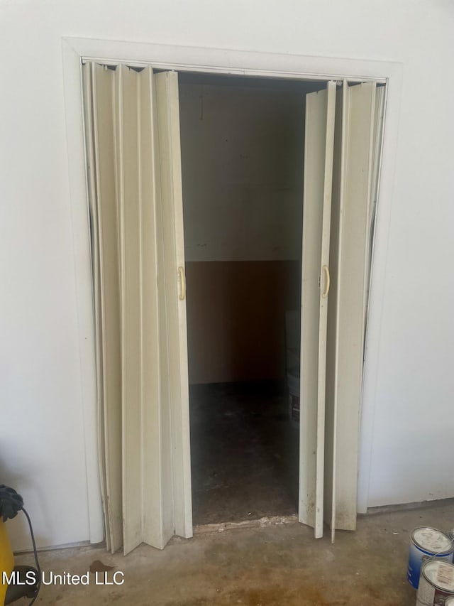 2909 Pimlico Dr, Ocean Springs, MS 39564 - hall with concrete floors