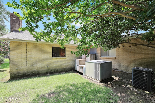 view of yard featuring central AC