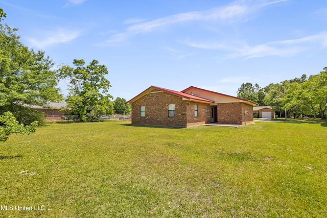2309 Cottonwood Dr, Gulfport, MS 39503 - view of yard featuring a garage and an outdoor structure