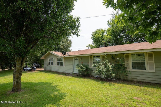 900 Old Benton Rd, Yazoo City, MS 39194 - ranch-style home with a front yard
