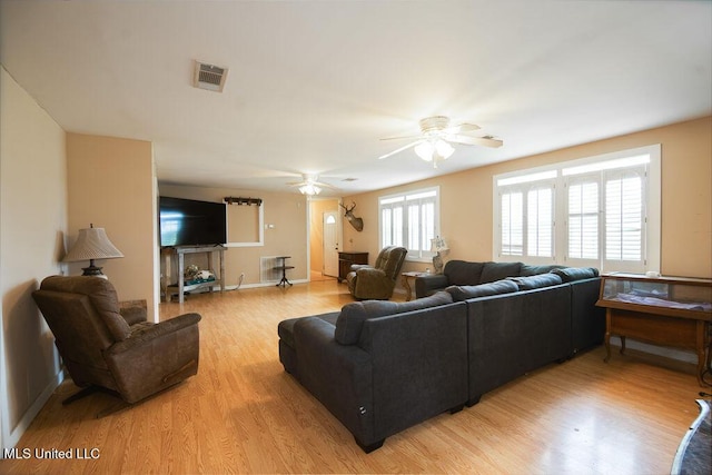 900 Old Benton Rd, Yazoo City, MS 39194 - living area featuring light wood finished floors and a ceiling fan