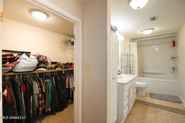900 Old Benton Rd, Yazoo City, MS 39194 - full bathroom featuring tile patterned flooring, shower / bathtub combination with curtain, vanity, toilet, and a spacious closet
