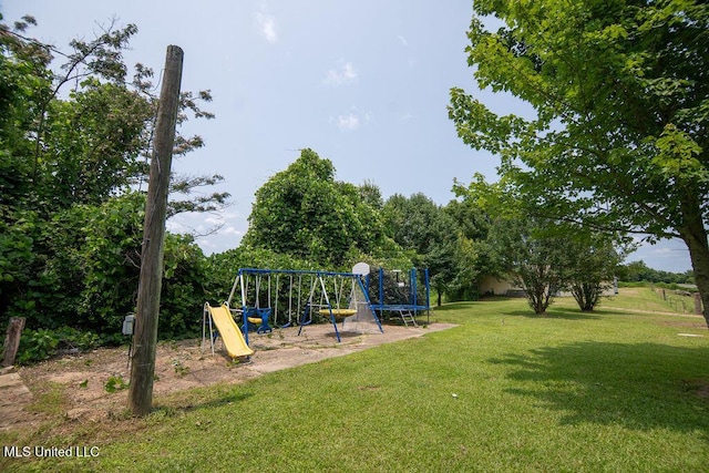 900 Old Benton Rd, Yazoo City, MS 39194 - community playground with a yard