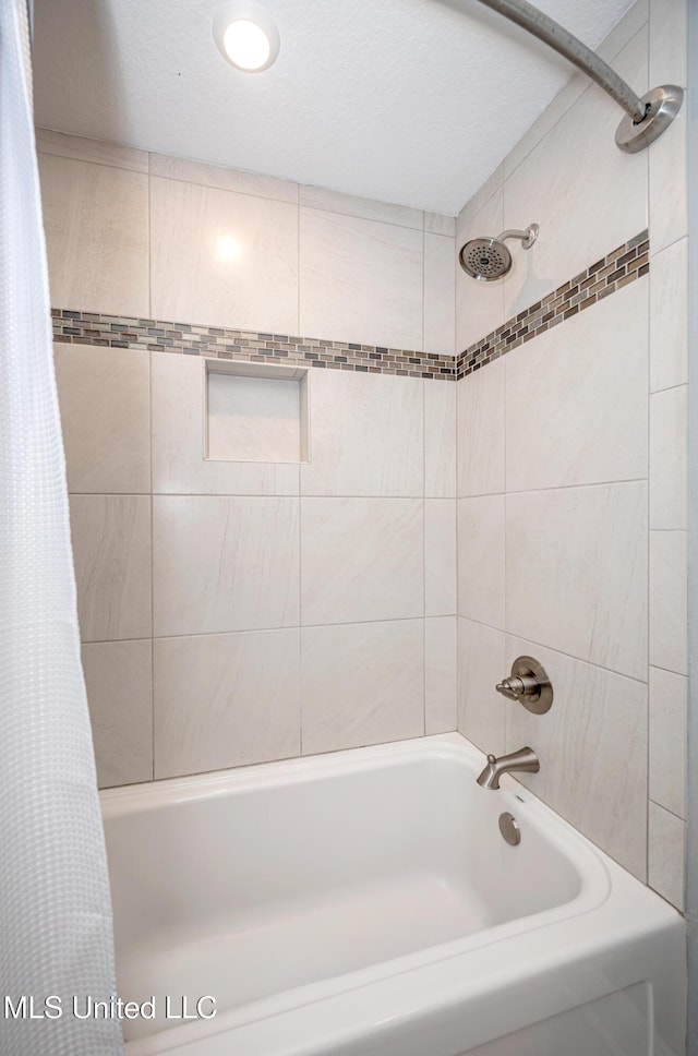 bathroom featuring shower / bath combo