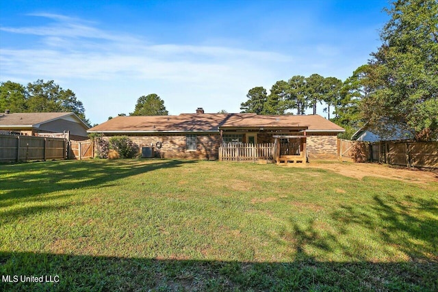 back of house featuring a yard