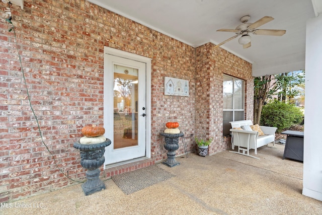 property entrance with ceiling fan