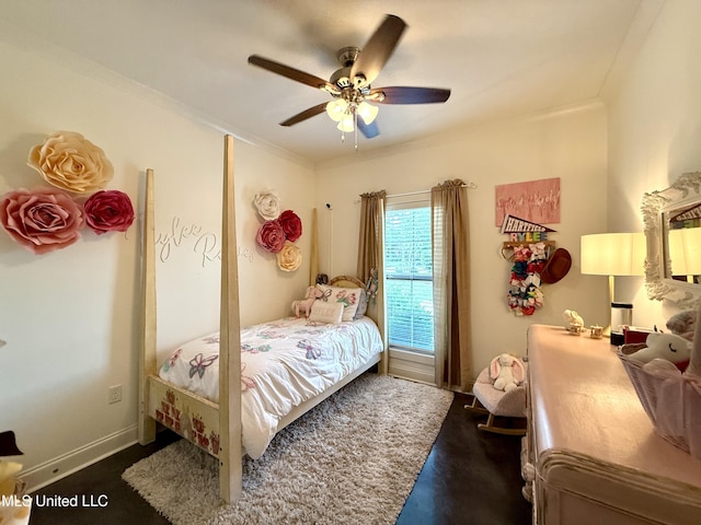 bedroom with ceiling fan