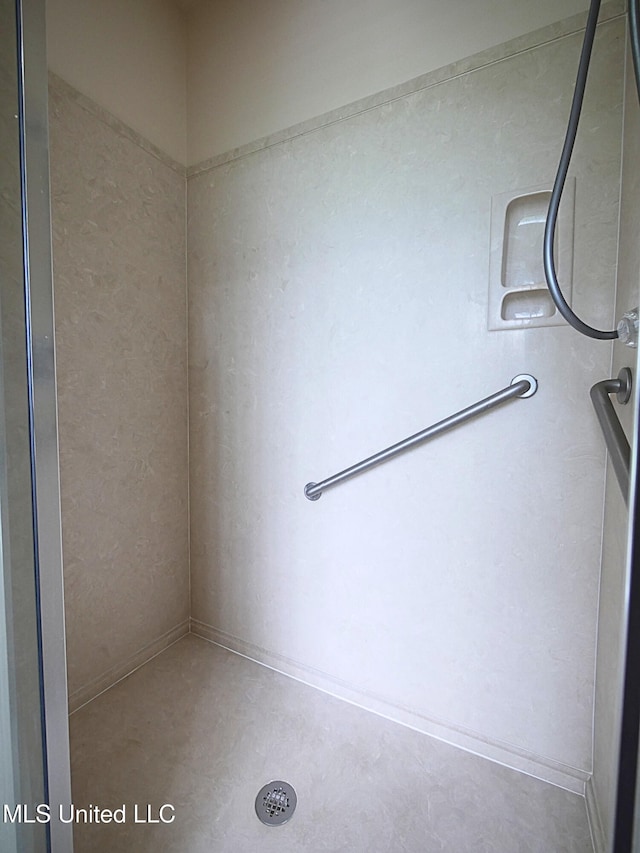 6936 Aulena Pl, Diamondhead, MS 39525 - full bathroom with tiled shower