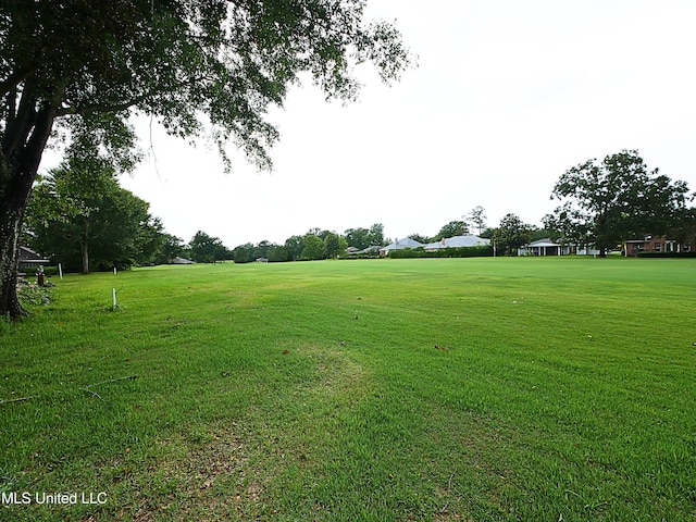6936 Aulena Pl, Diamondhead, MS 39525 - surrounding community with a yard