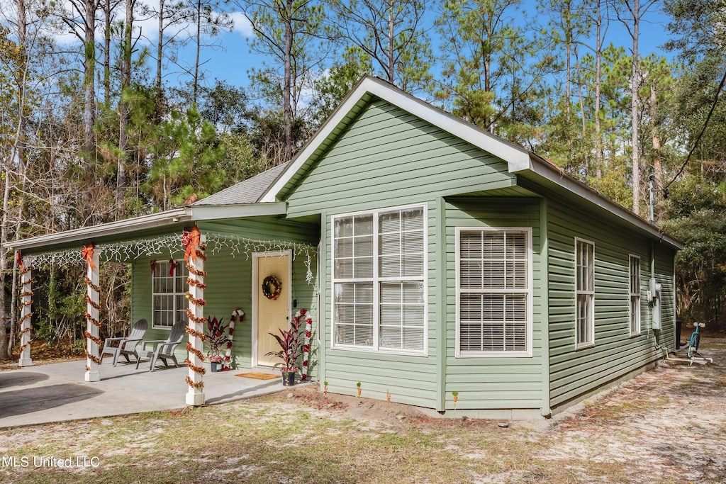 6166 E Itawamba St, Bay Saint Louis, MS 39520 - view of front facade featuring covered porch and a shingled roof