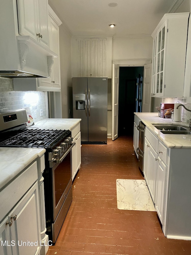 kitchen featuring stainless steel appliances, a sink, light countertops, and white cabinets