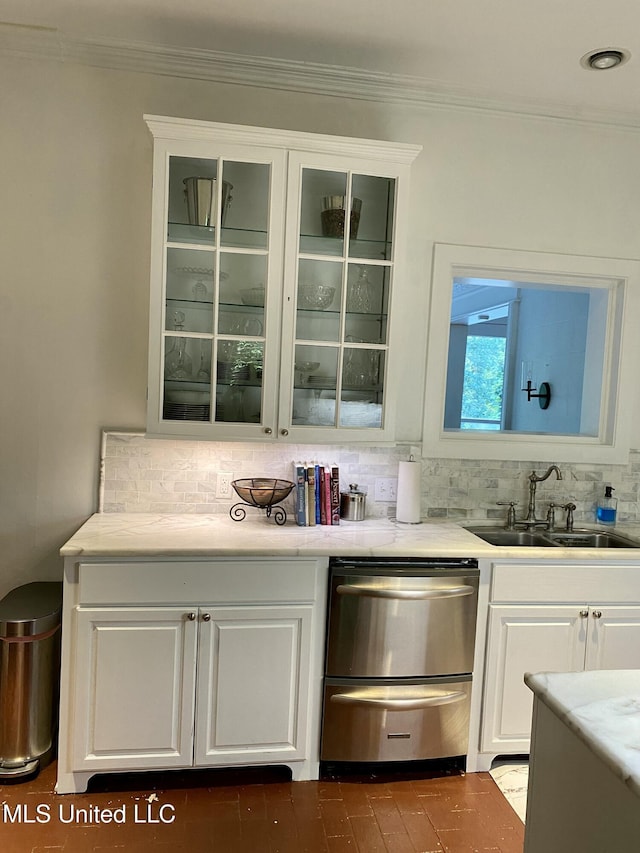 bar featuring ornamental molding, a sink, and decorative backsplash