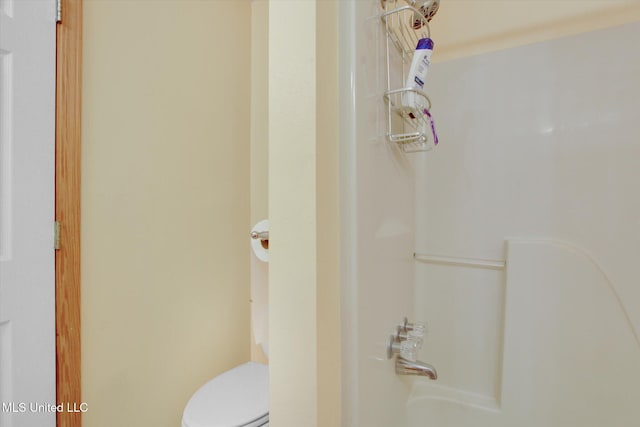 8809 Old Walnut Rd, Ocean Springs, MS 39564 - bathroom with toilet and bathing tub / shower combination