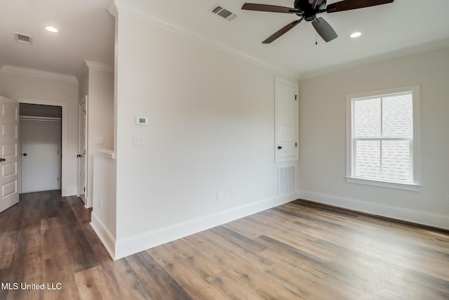 spare room with baseboards, visible vents, and ornamental molding