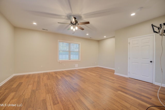 empty room featuring light hardwood / wood-style floors and ceiling fan