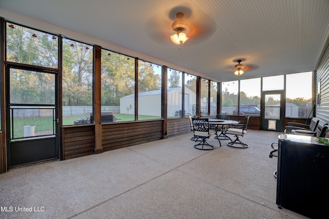 sunroom / solarium featuring ceiling fan