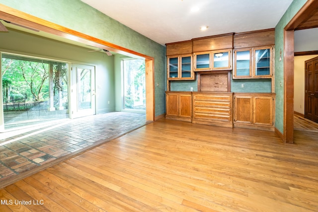 6147 Wirtz Rd, Flowood, MS 39232 - bar area with light wood-style flooring and tasteful backsplash