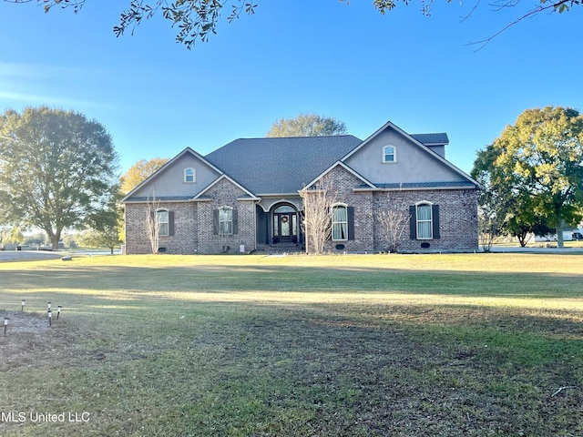 view of front of property with a front yard