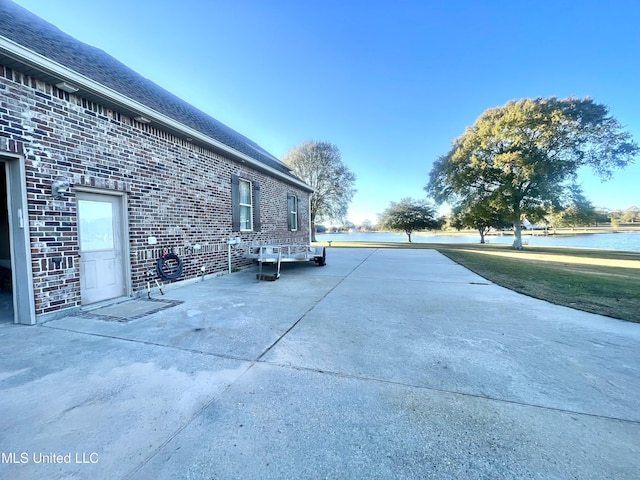 view of side of property featuring a yard