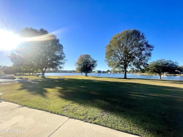 view of yard featuring a water view