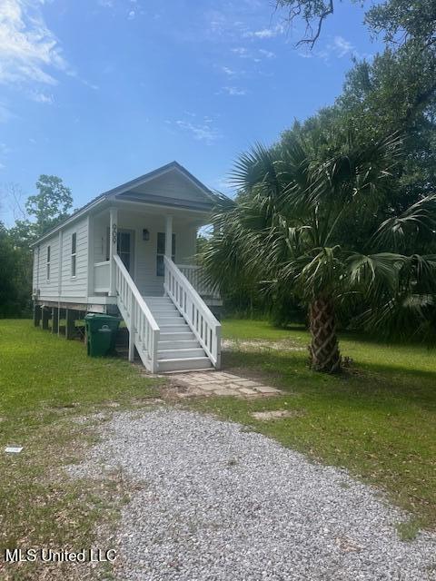 909 Sears Ave, Waveland, MS 39576 - view of front facade featuring covered porch
