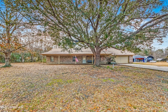 ranch-style home featuring a garage