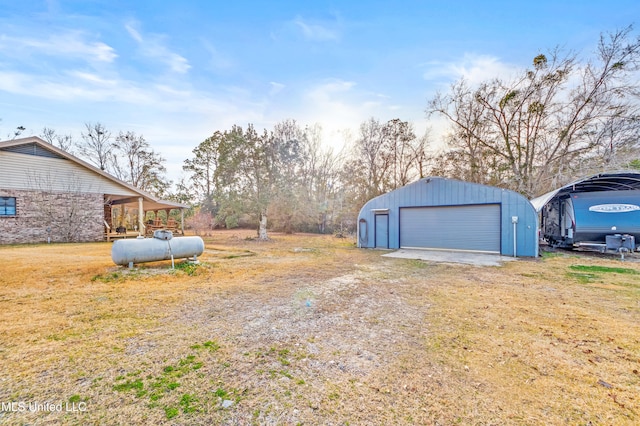 view of yard featuring an outbuilding and a garage