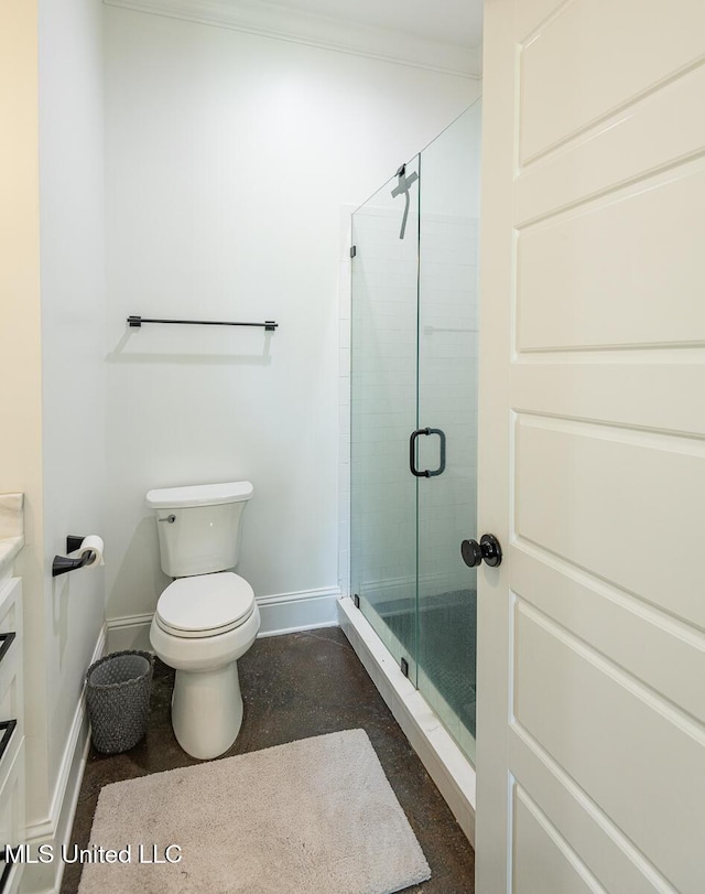 29 Club Dr, Natchez, MS 39120 - full bath featuring a stall shower, crown molding, toilet, vanity, and baseboards