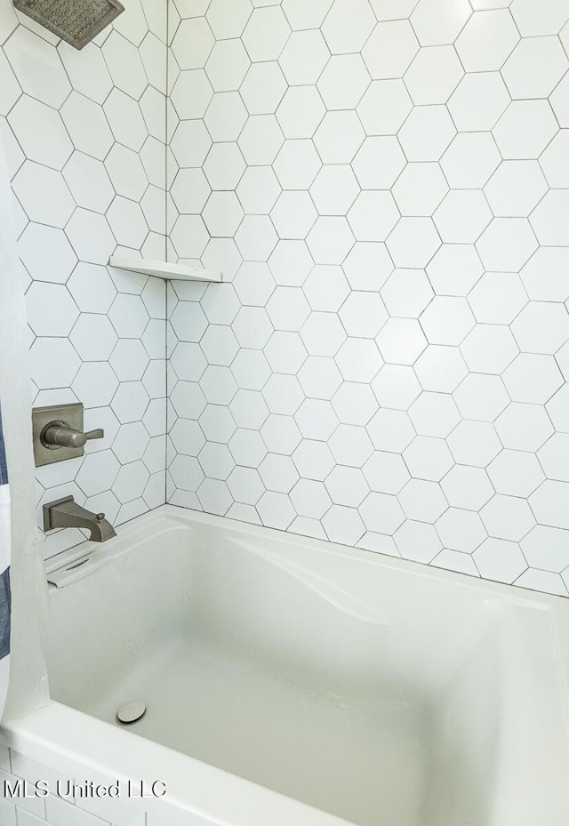 29 Club Dr, Natchez, MS 39120 - full bath with  shower combination