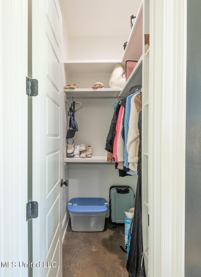 29 Club Dr, Natchez, MS 39120 - view of walk in closet
